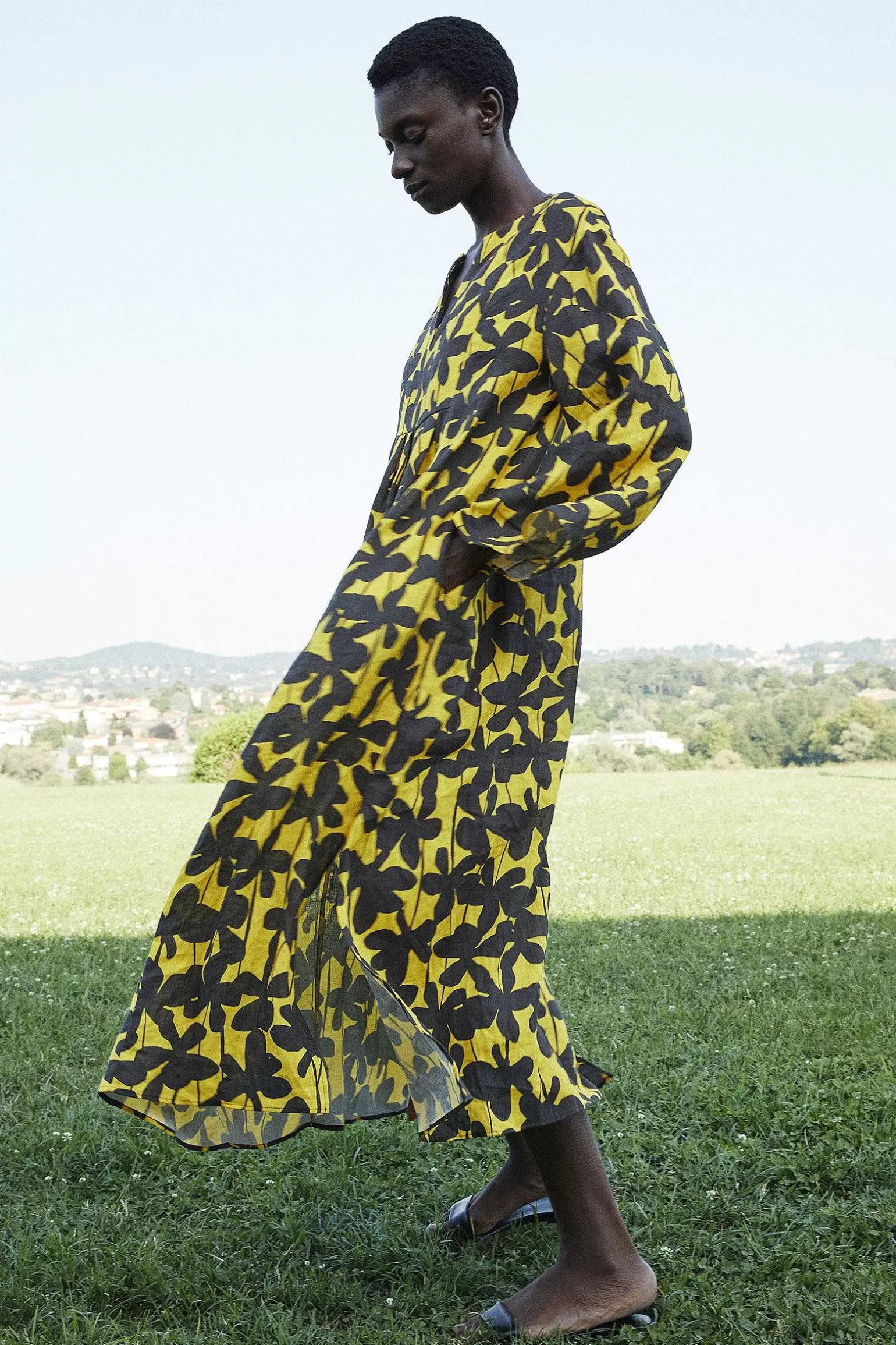 Shop Liviana conti Abito Over Fiore Timbro Lemon