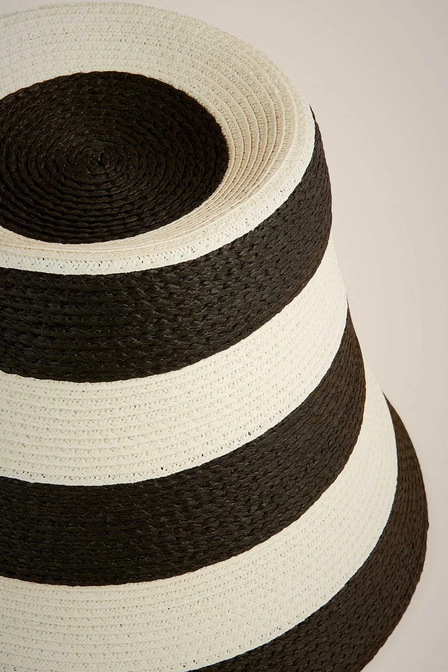 Hot Liviana conti Cappello Cloche Nero/Latte D'Avena