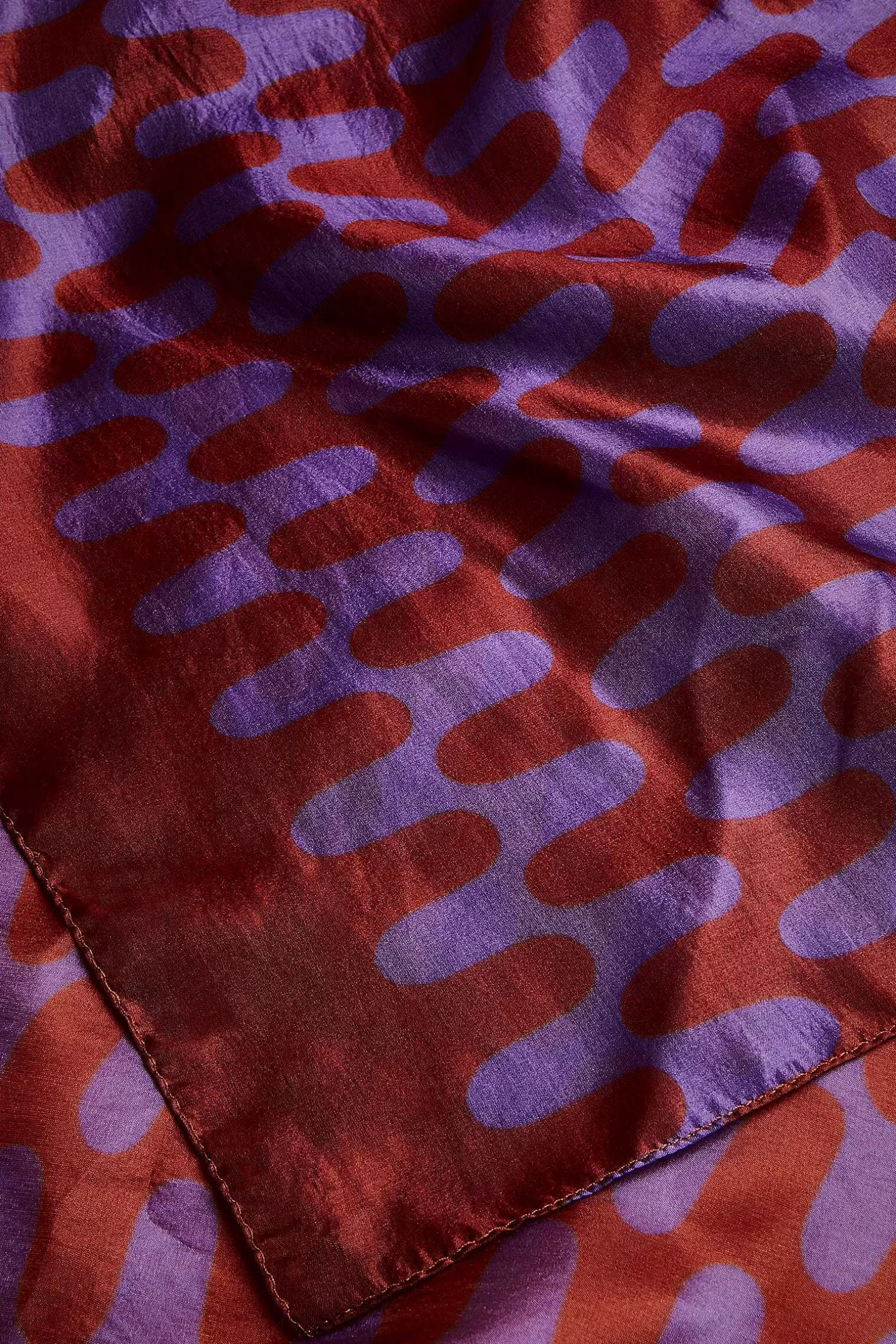 Store Liviana conti Foulard Stampa Onde Onde Ruggine/Uva